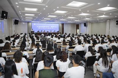 重慶“互聯(lián)網(wǎng)營(yíng)銷師”培訓(xùn)正式開(kāi)班，助力數(shù)字時(shí)代銷售人才培養(yǎng)